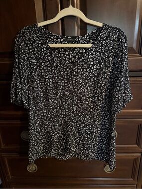 Talbots black and white floral button front top size 10